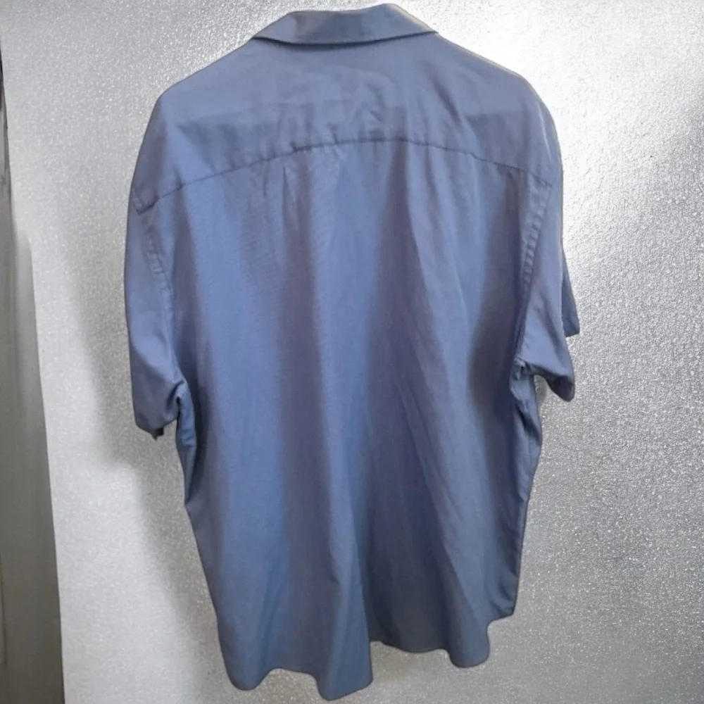 Men’s Button Short Sleeve Shirt - Picture 2 of 3